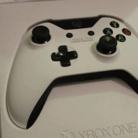 На eBay появилась еще одна белая Xbox One
