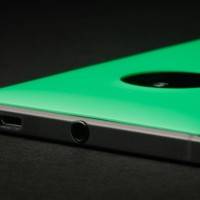 Спустя год, Microsoft наконец обновила американскую Lumia 830
