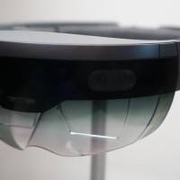 Microsoft готовится к продажам HoloLens