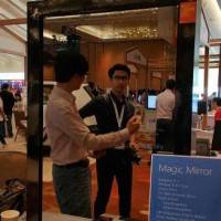 Microsoft показала в Сингапуре «магическое зеркало»
