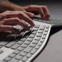Microsoft готовит клавиатуру со встроенным сканером отпечатка пальца