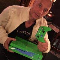 Microsoft выпустила кастомную Xbox One S в честь Пола Уокера