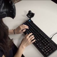 Logitech представила клавиатуру для работы в виртуальной реальности