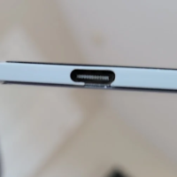Пользователи Surface Duo жалуются на сколы вокруг порта USB-C