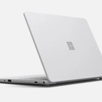 Microsoft представила свой ответ хромбукам — компактный лэптоп Surface SE стоимостью $249