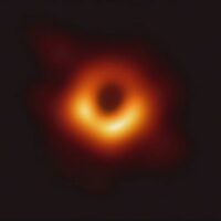 Астрономы показали первое в истории изображение чёрной дыры