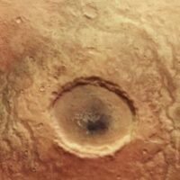На снимках поверхности Марса обнаружили «глаз»