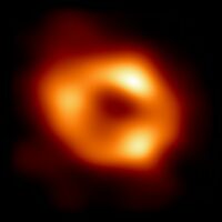 Астрономы обнаружили чёрную дыру чудовищных размеров