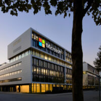 Французский стартап Mistral выпустил конкурента GPT-4 и получил инвестиции от Microsoft