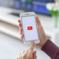 СМИ: российские операторы связи начали ускорять работу YouTube