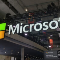 Благодаря ИИ Microsoft выбилась из отстающих в лидеры по темпам роста акций