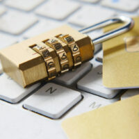 Microsoft отказывается от двухфакторной аутентификации по SMS в пользу ключей доступа